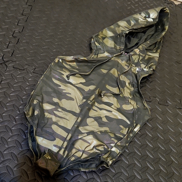 CUTE BOOTY HOODED BODY SUIT - Picture 3 of 8